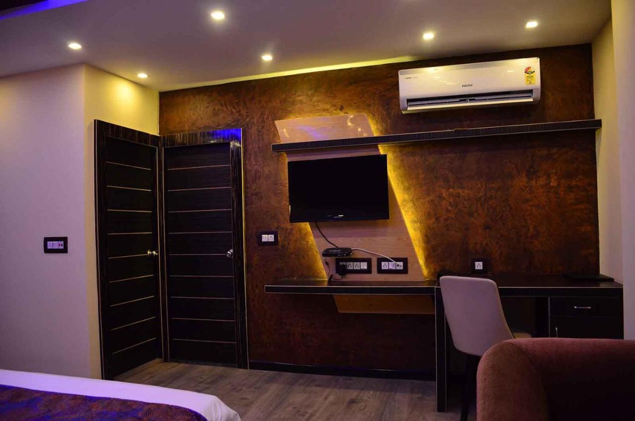 Dolphin Chocolate Inn Chandannagar Luaran gambar