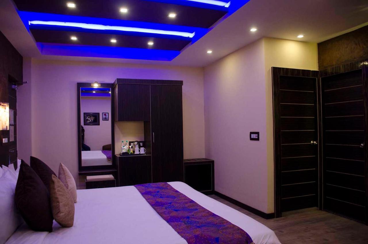 Dolphin Chocolate Inn Chandannagar Luaran gambar