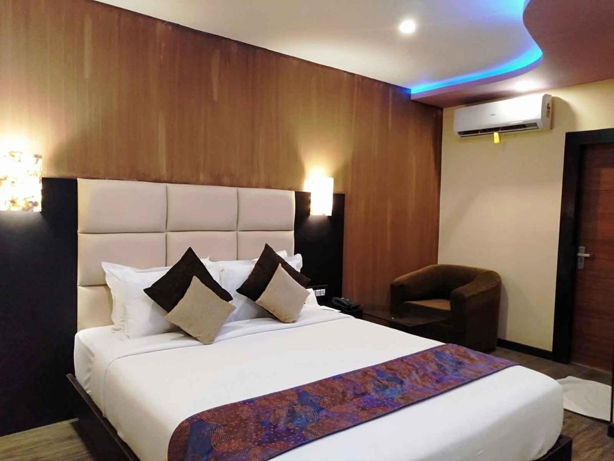 Dolphin Chocolate Inn Chandannagar Luaran gambar