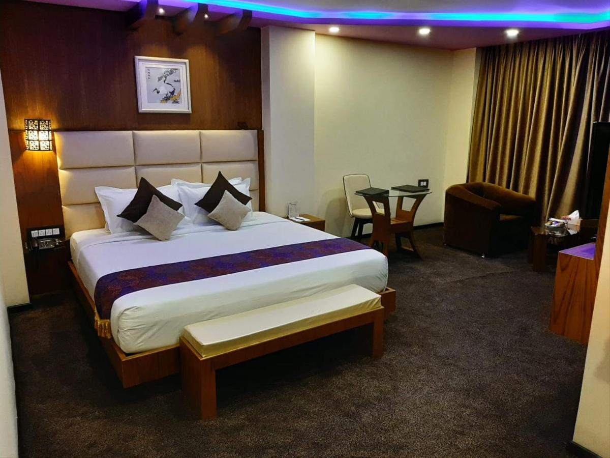 Dolphin Chocolate Inn Chandannagar Luaran gambar