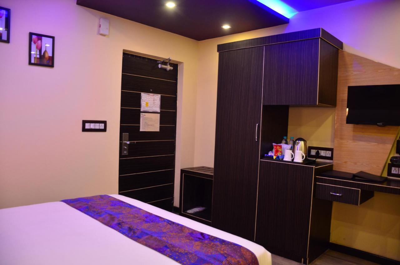 Dolphin Chocolate Inn Chandannagar Luaran gambar