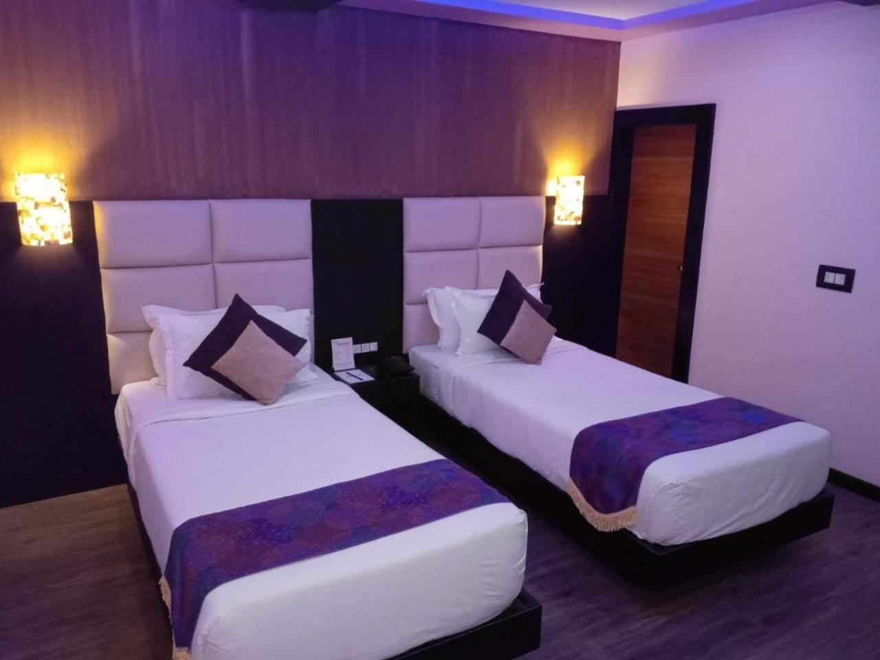 Dolphin Chocolate Inn Chandannagar Luaran gambar