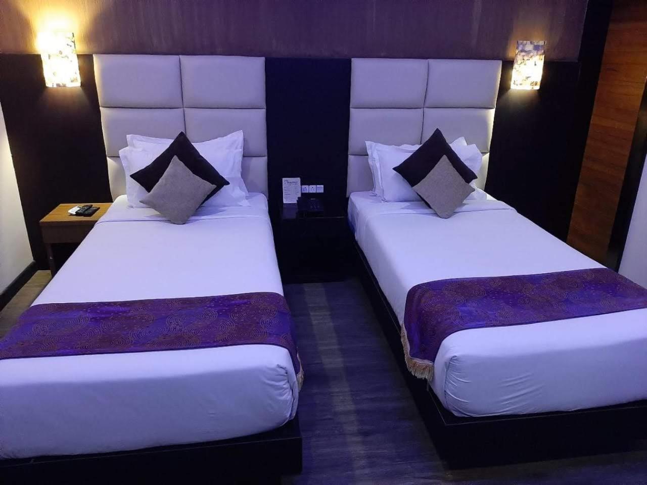 Dolphin Chocolate Inn Chandannagar Luaran gambar