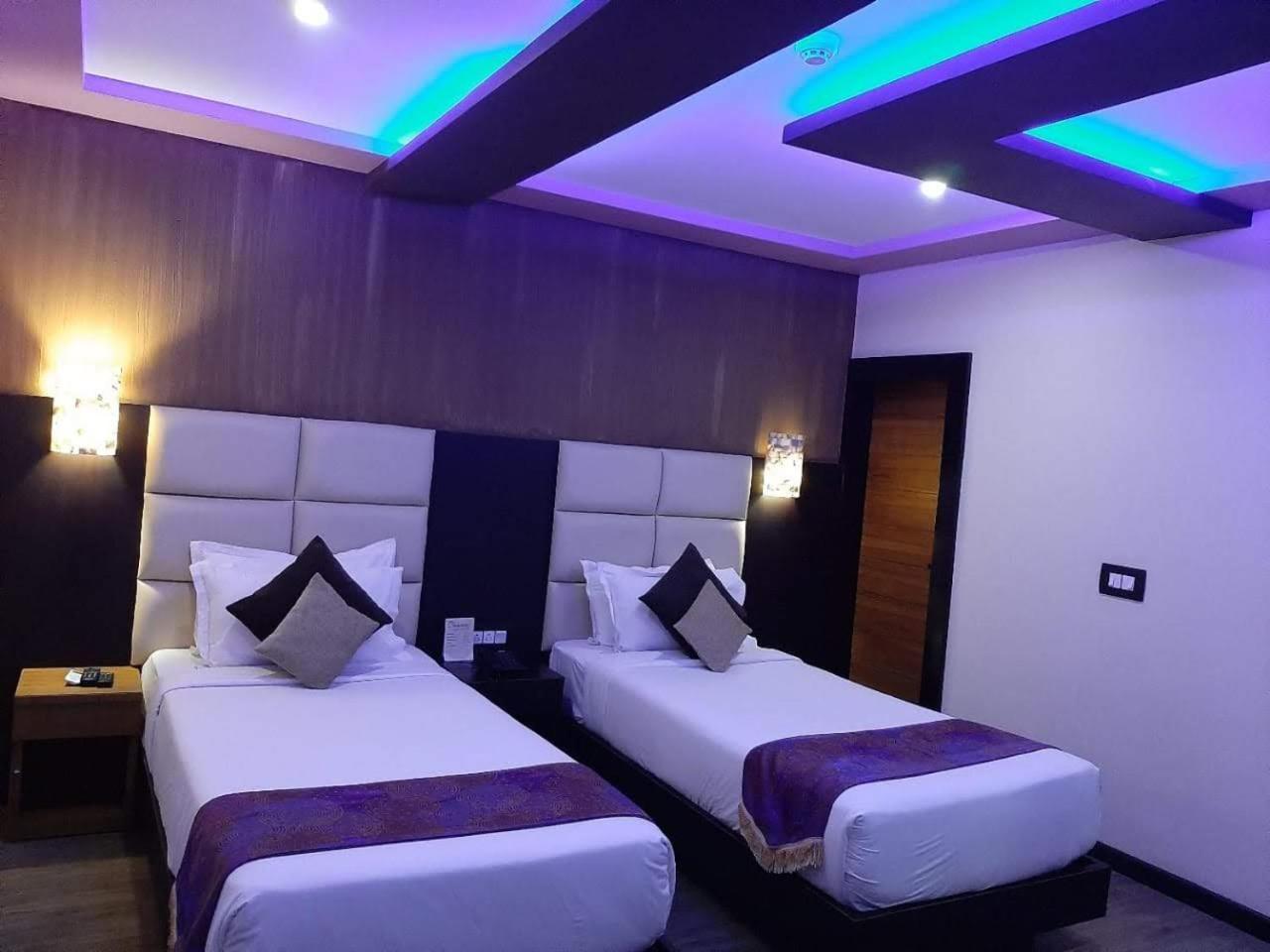Dolphin Chocolate Inn Chandannagar Luaran gambar