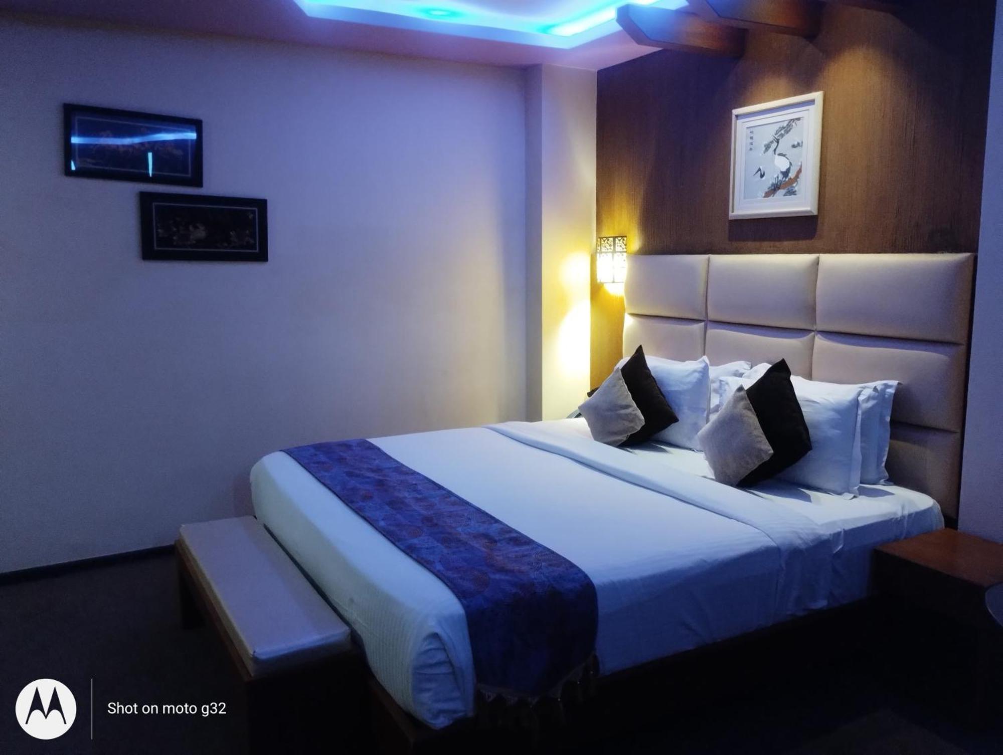 Dolphin Chocolate Inn Chandannagar Luaran gambar