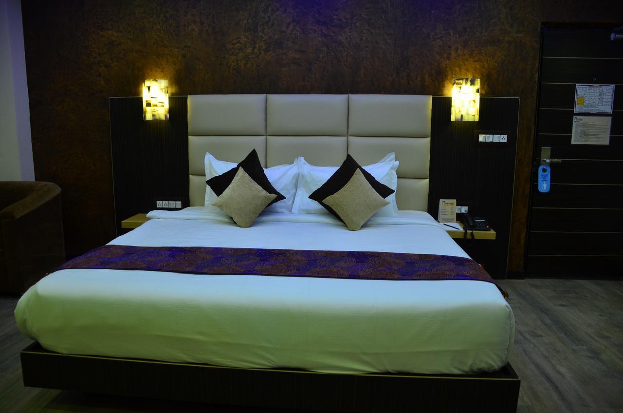 Dolphin Chocolate Inn Chandannagar Luaran gambar
