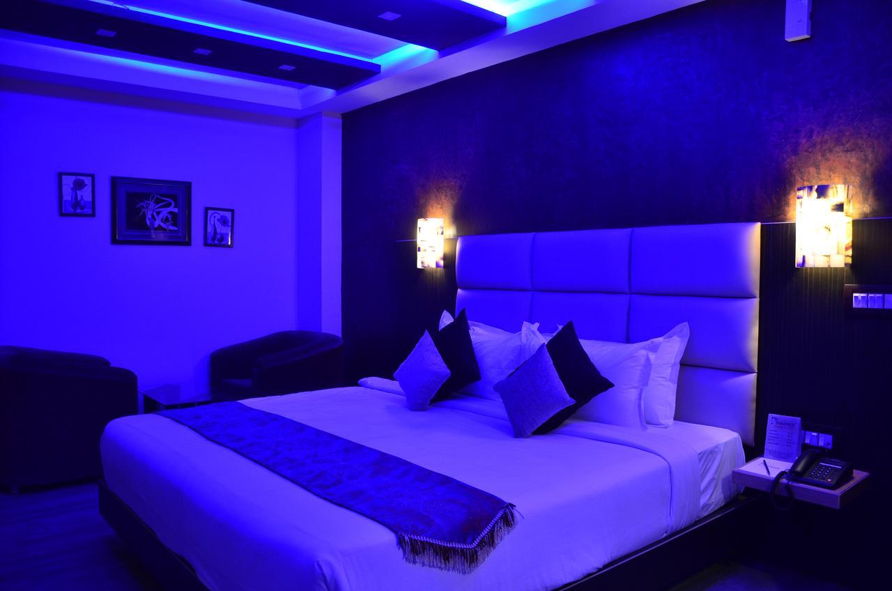 Dolphin Chocolate Inn Chandannagar Luaran gambar