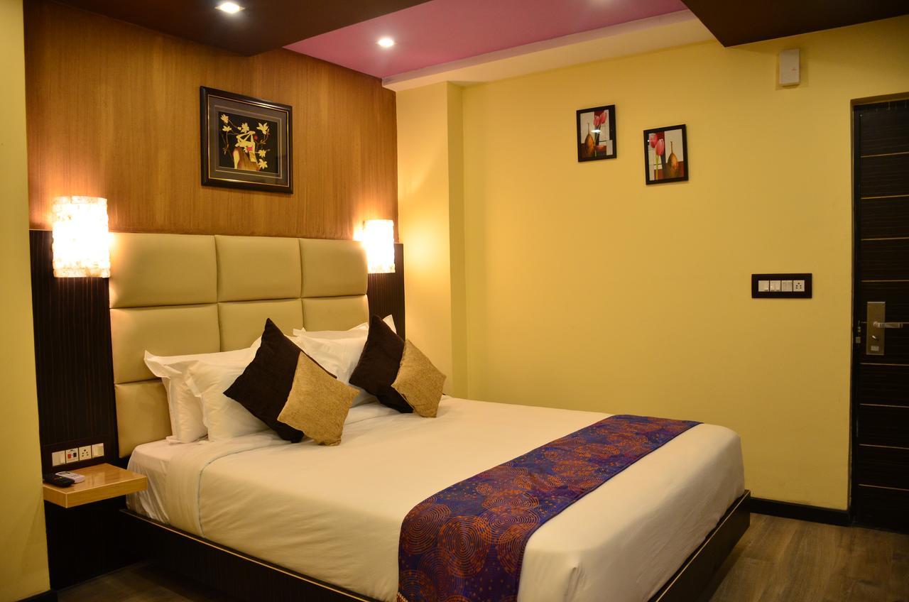 Dolphin Chocolate Inn Chandannagar Luaran gambar