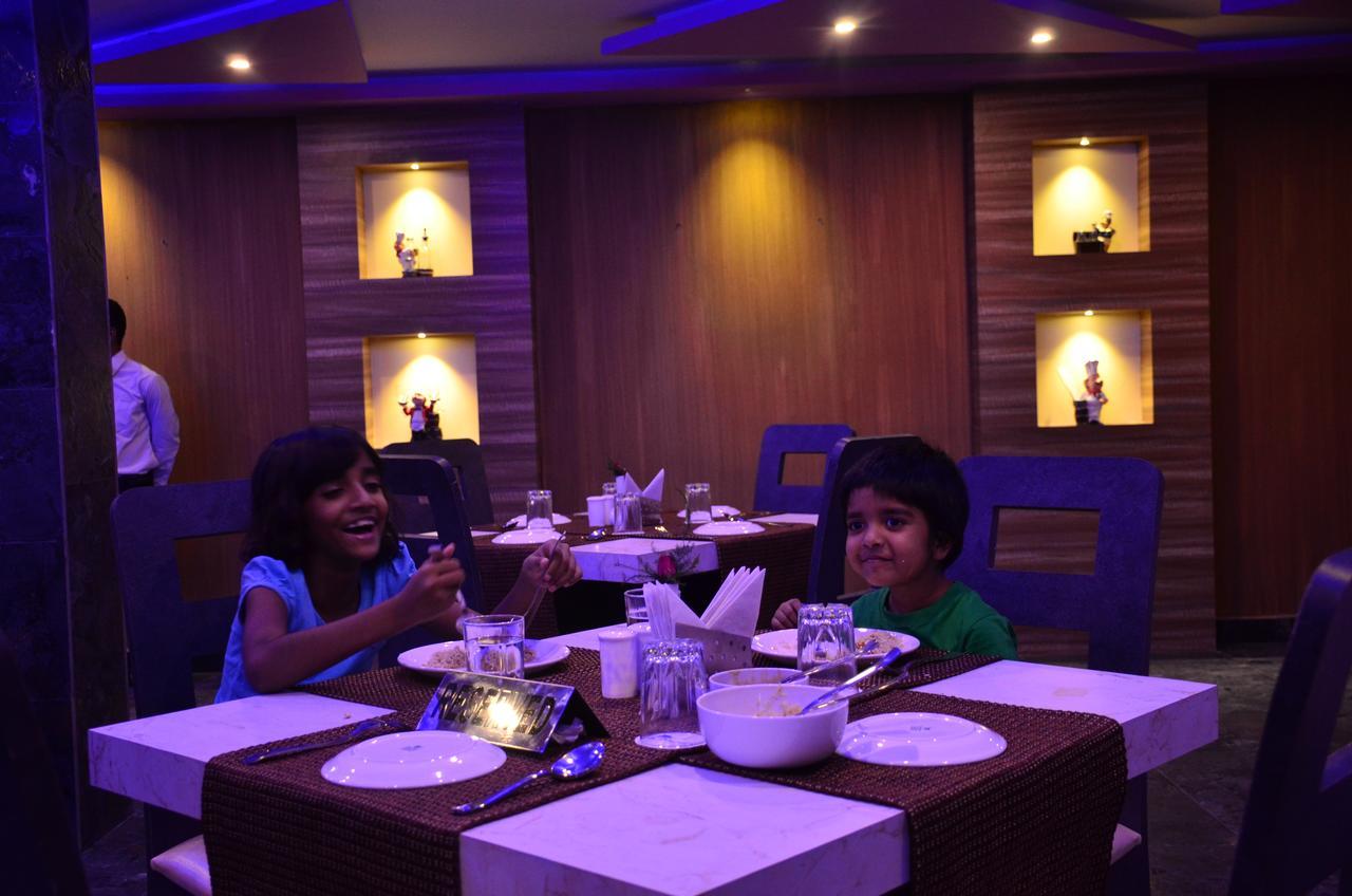 Dolphin Chocolate Inn Chandannagar Luaran gambar